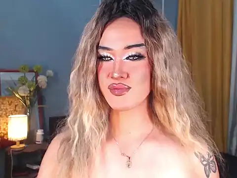 Snapshot of AleinaCroft chatting on 10.28.25 AleinaCroft online show from 10.28.25