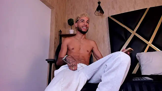 Snapshot of Thiagoferreti chatting on 09.24.25 Thiagoferreti online show from 09.24.25