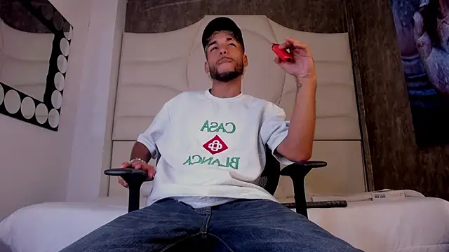 Snapshot of Thiagoferreti chatting on 09.25.25 Thiagoferreti online show from 09.25.25