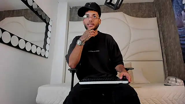 Snapshot of Thiagoferreti chatting on 10.01.25 Thiagoferreti online show from 10.01.25