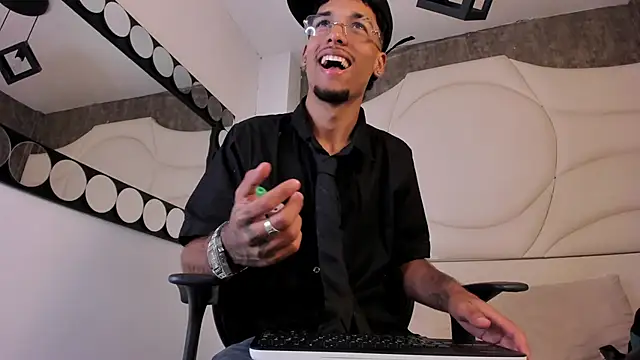 Snapshot of Thiagoferreti chatting on 10.02.25 Thiagoferreti online show from 10.02.25