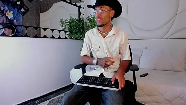 Snapshot of Thiagoferreti chatting on 10.07.25 Thiagoferreti online show from 10.07.25