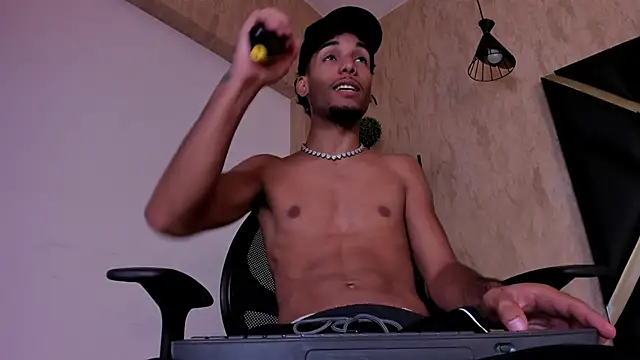 Snapshot of Thiagoferreti chatting on 10.18.25 Thiagoferreti online show from 10.18.25