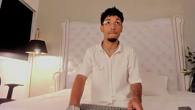 Snapshot of Thiagoferreti chatting on 10.22.25 Thiagoferreti online show from 10.22.25