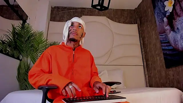 Snapshot of Thiagoferreti chatting on 10.31.25 Thiagoferreti online show from 10.31.25