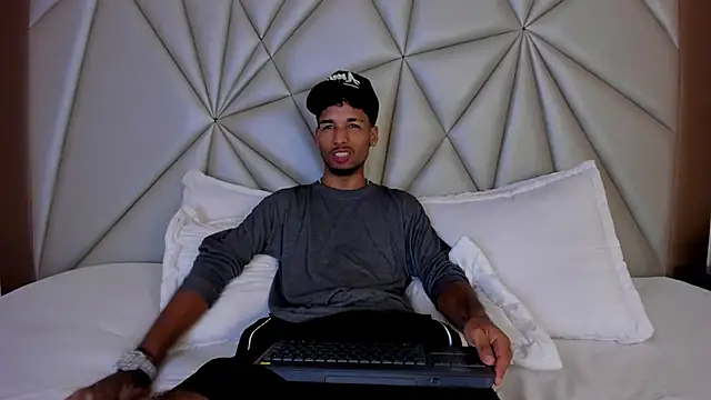 Snapshot of Thiagoferreti chatting on 11.03.25 Thiagoferreti online show from 11.03.25