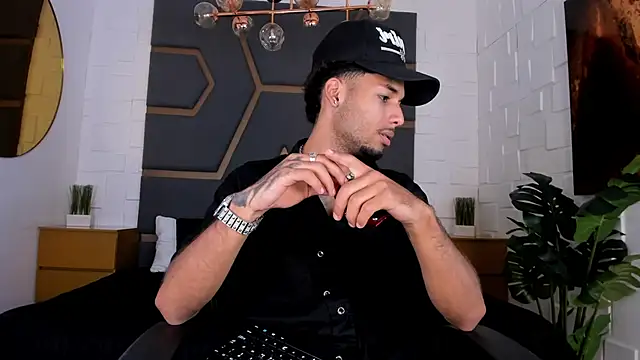 Snapshot of Thiagoferreti chatting on 11.04.25 Thiagoferreti online show from 11.04.25