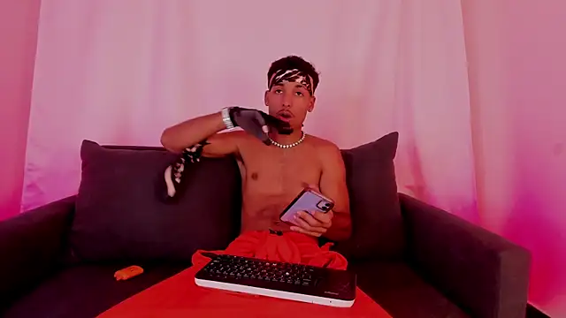 Snapshot of Thiagoferreti chatting on 11.06.25 Thiagoferreti online show from 11.06.25