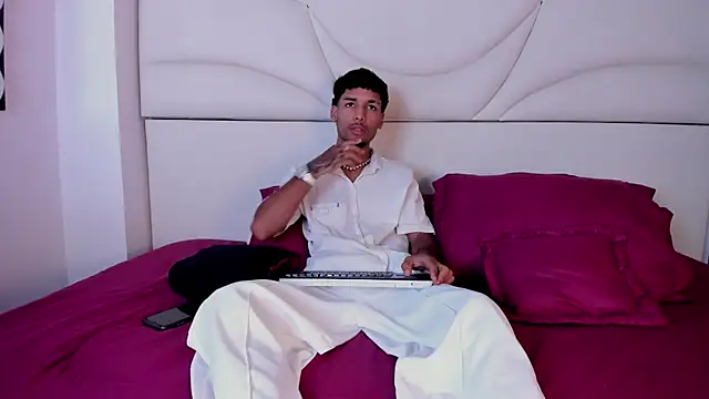 Snapshot of Thiagoferreti chatting on 11.10.25 Thiagoferreti online show from 11.10.25