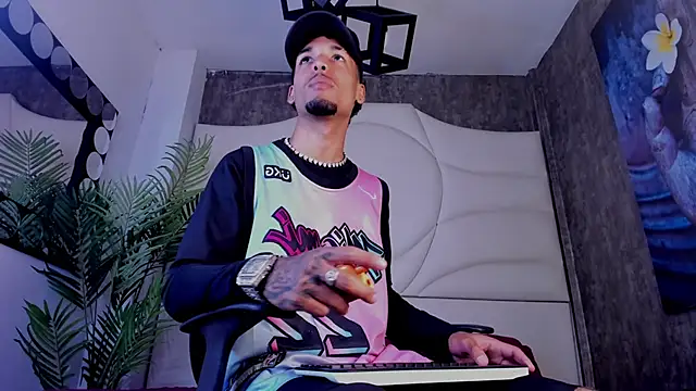 Snapshot of Thiagoferreti chatting on 11.11.25 Thiagoferreti online show from 11.11.25