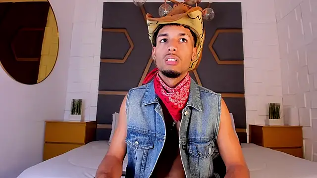 Snapshot of Thiagoferreti chatting on 11.18.25 Thiagoferreti online show from 11.18.25