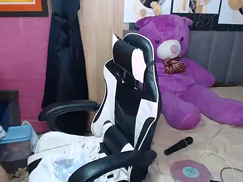 Snapshot of Raffa_ella69 chatting on 04.13.26 Raffa ella69 online show from 04.13.26