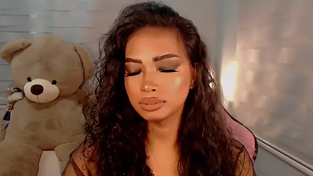 Snapshot of KathRouge chatting on 10.13.25 KathRouge online show from 10.13.25