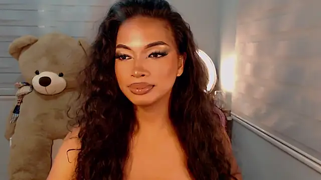 Snapshot of KathRouge chatting on 10.16.25 KathRouge online show from 10.16.25