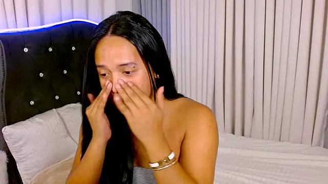 Lorainnelustts online show from 10.07.25