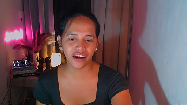 Lorainnelustts online show from 12.16.25