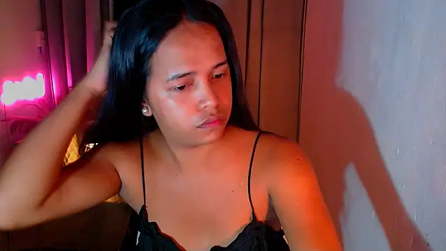 Lorainnelustts online show from 12.22.25