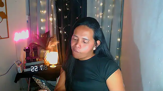 Lorainnelustts online show from 02.25.26