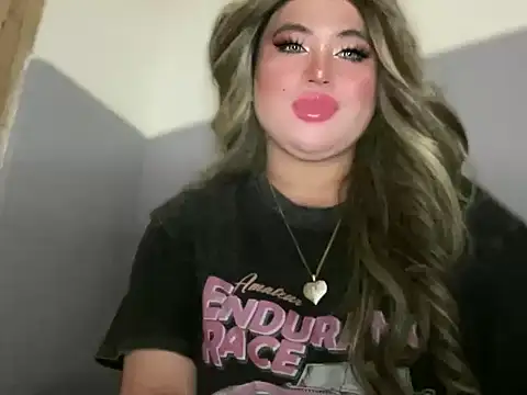 Snapshot of Naughtyrosecum chatting on 11.08.25 Naughtyrosecum online show from 11.08.25