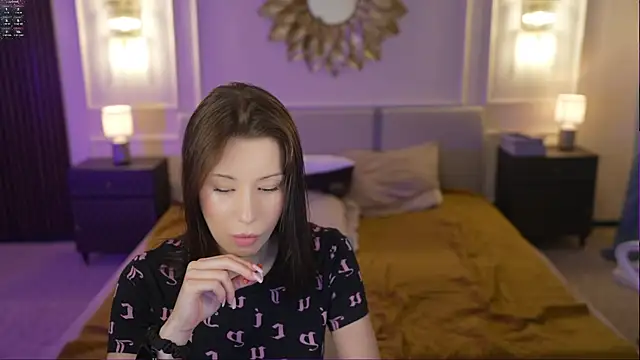 Snapshot of Selena_Glow chatting on 09.29.25 Selena Glow online show from 09.29.25