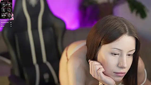 Snapshot of Selena_Glow chatting on 10.21.25 Selena Glow online show from 10.21.25