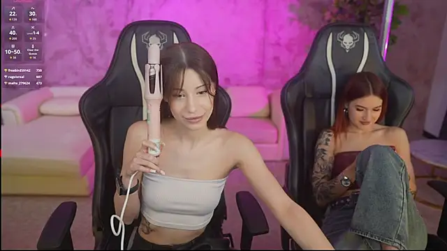 Snapshot of Selena_Glow chatting on 11.26.25 Selena Glow online show from 11.26.25