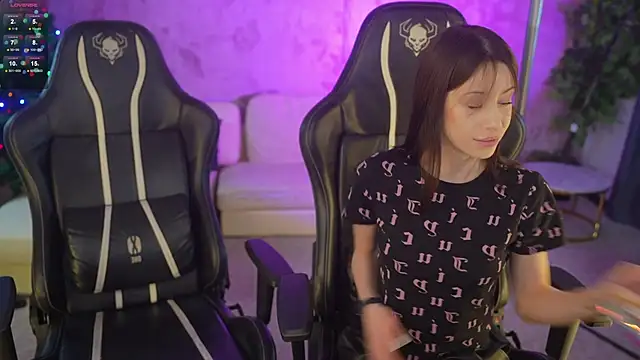 Selena Glow online show from 12.21.25