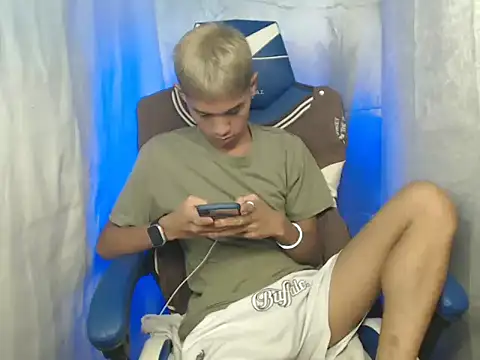 Snapshot of riks_tyler chatting on 10.26.25 riks tyler online show from 10.26.25