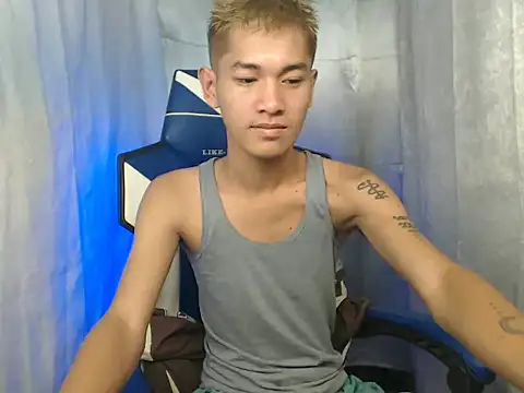 Snapshot of riks_tyler chatting on 10.29.25 riks tyler online show from 10.29.25