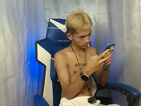 Snapshot of riks_tyler chatting on 11.05.25 riks tyler online show from 11.05.25