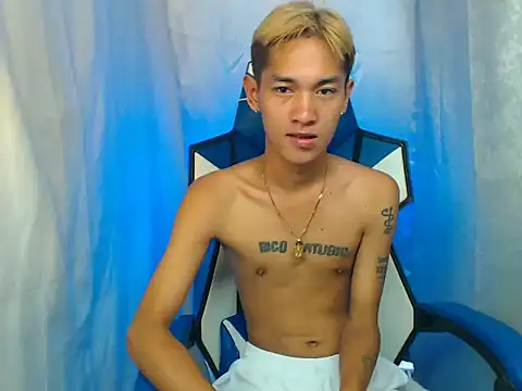 Snapshot of riks_tyler chatting on 11.11.25 riks tyler online show from 11.11.25