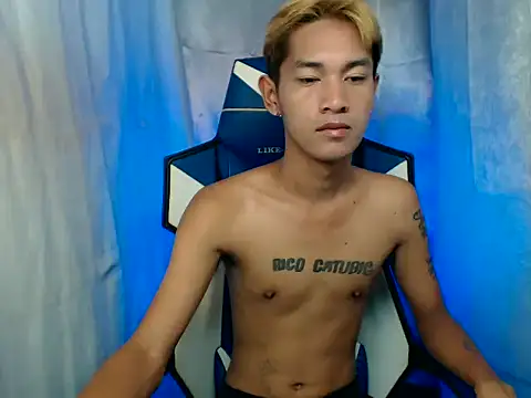 Snapshot of riks_tyler chatting on 11.25.25 riks tyler online show from 11.25.25