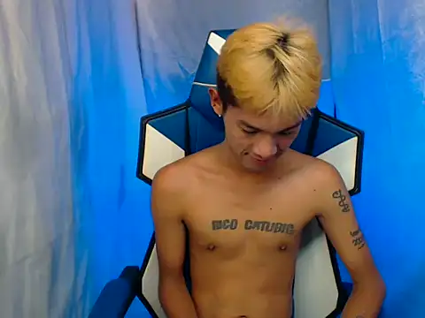 Snapshot of riks_tyler chatting on 11.28.25 riks tyler online show from 11.28.25