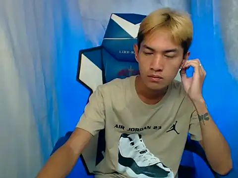 Snapshot of riks_tyler chatting on 12.01.25 riks tyler online show from 12.01.25