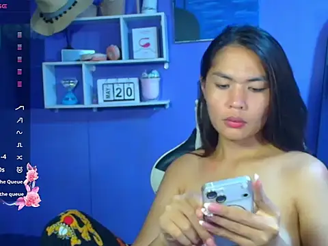 Snapshot of urgirljane chatting on 05.20.26 urgirljane online show from 05.20.26