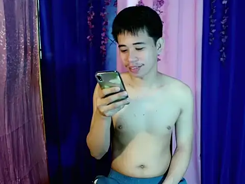 Snapshot of urasianbigcock chatting on 11.24.25 urasianbigcock online show from 11.24.25