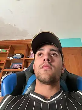 aavrdvh33 online show from 11.02.25