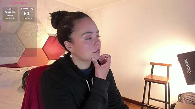 Snapshot of ArielleWilde chatting on 11.04.25 ArielleWilde online show from 11.04.25