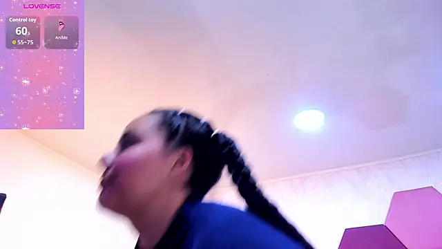 Snapshot of ArielleWilde chatting on 11.23.25 ArielleWilde online show from 11.23.25