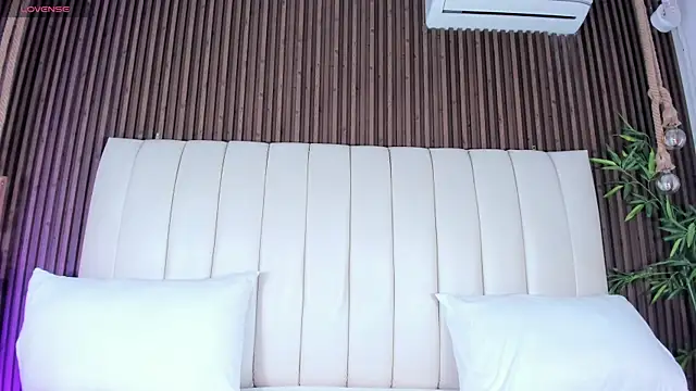 Snapshot of SandraMilerr chatting on 11.15.25 SandraMilerr online show from 11.15.25