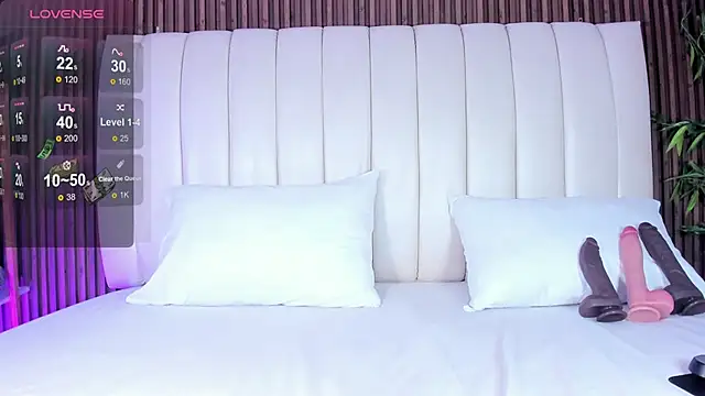 Snapshot of SandraMilerr chatting on 12.04.25 SandraMilerr online show from 12.04.25