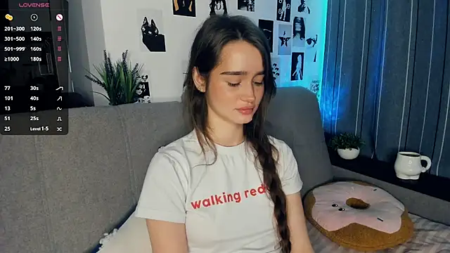 Snapshot of lovelyalivia chatting on 10.22.25 lovelyalivia online show from 10.22.25