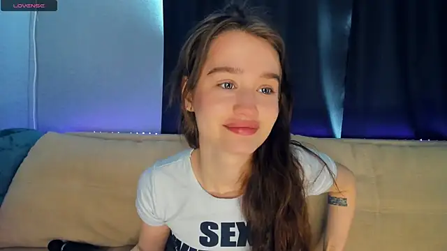 Snapshot of lovelyalivia chatting on 03.27.26 lovelyalivia online show from 03.27.26