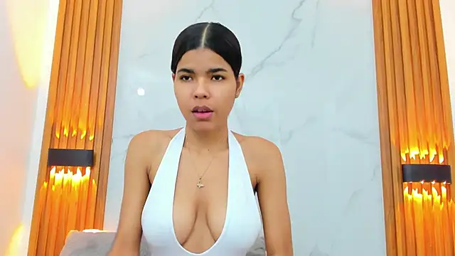 Snapshot of IsabellaMonet chatting on 12.20.25 IsabellaMonet online show from 12.20.25