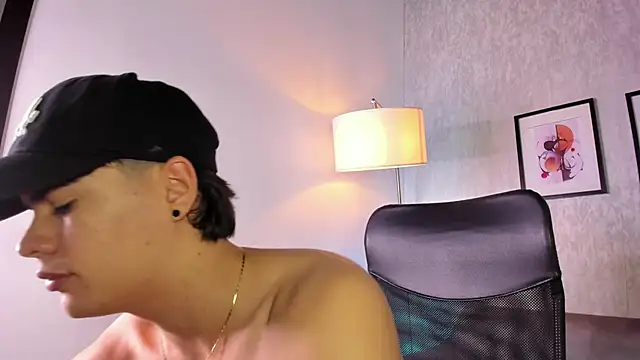 Snapshot of BenitoSaenz chatting on 10.23.25 BenitoSaenz online show from 10.23.25