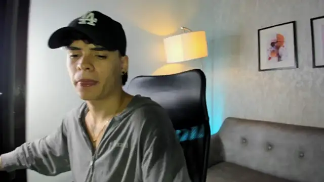 Snapshot of BenitoSaenz chatting on 10.25.25 BenitoSaenz online show from 10.25.25