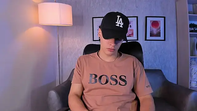 Snapshot of BenitoSaenz chatting on 10.29.25 BenitoSaenz online show from 10.29.25