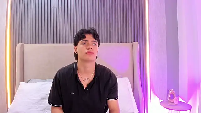 Snapshot of BenitoSaenz chatting on 11.12.25 BenitoSaenz online show from 11.12.25