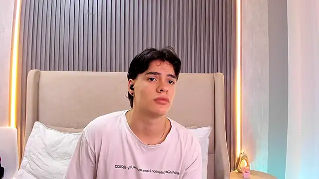 Snapshot of BenitoSaenz chatting on 11.14.25 BenitoSaenz online show from 11.14.25