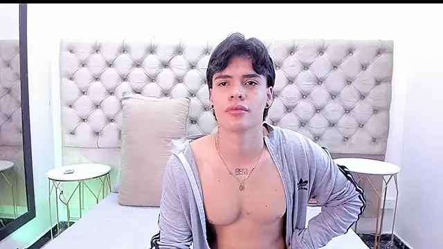 Snapshot of BenitoSaenz chatting on 11.17.25 BenitoSaenz online show from 11.17.25